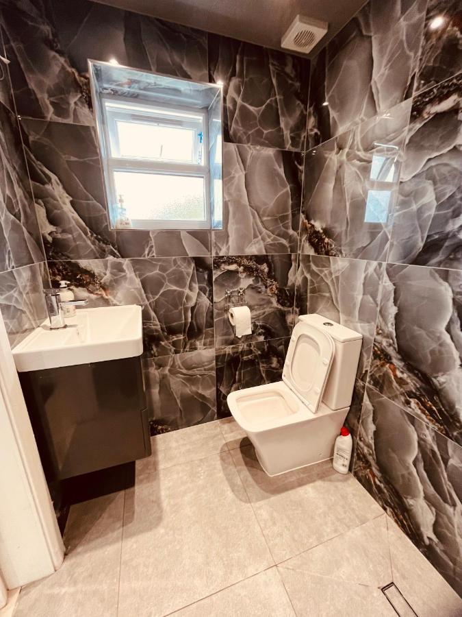 Large And Comfy Flat C Near Heathrow *