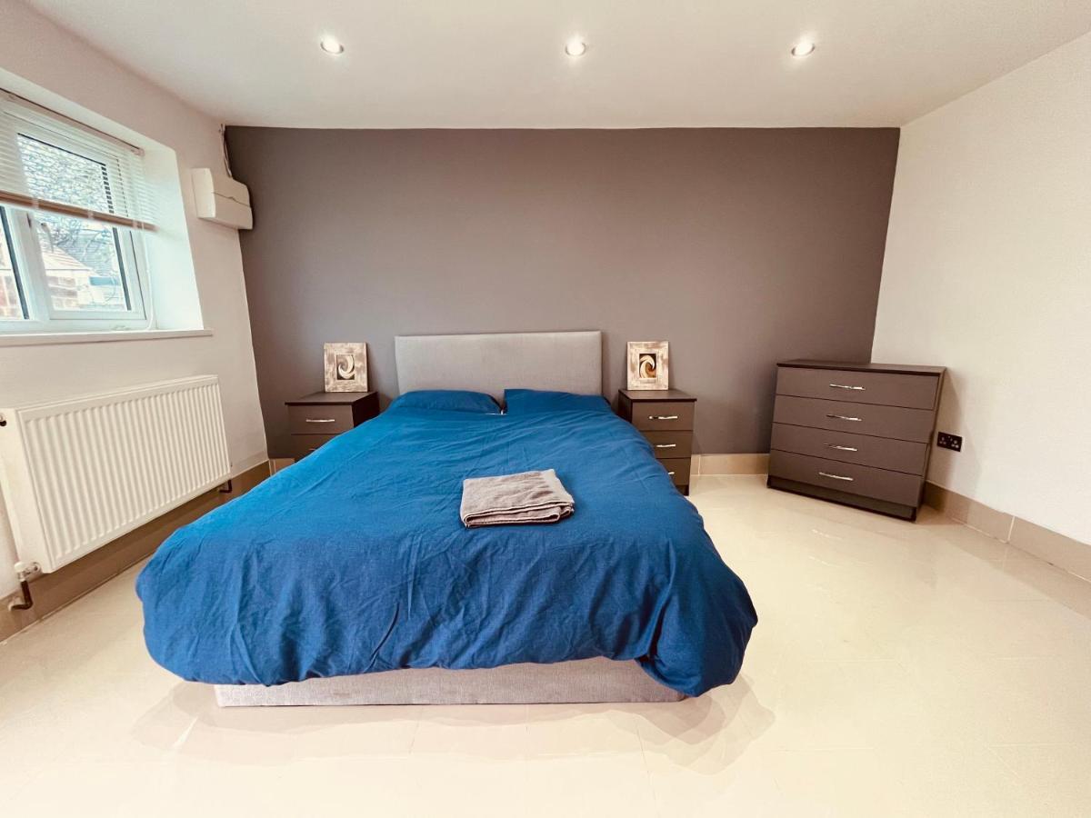 Large And Comfy Flat C Near Heathrow