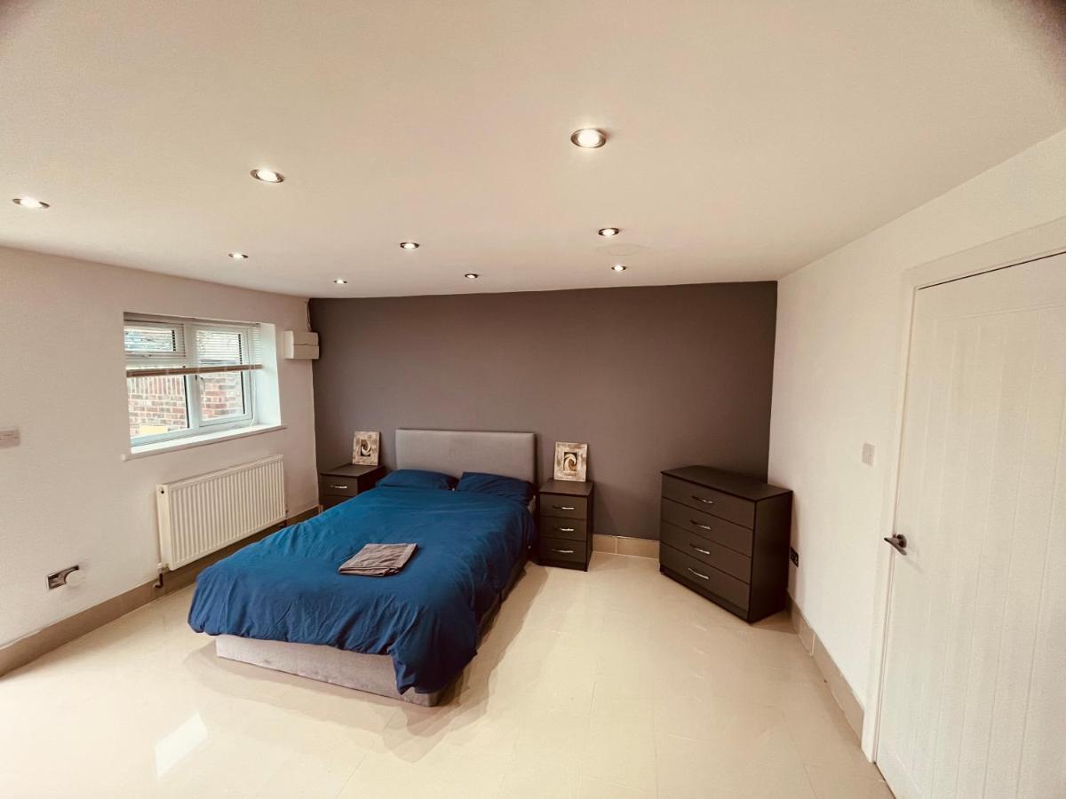 Large And Comfy Flat C Near Heathrow Hillingdon