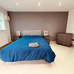Large And Comfy Studio Flat C Near Heathrow